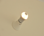 【LEDランプ】光源が長寿命で、消費電力が少なくてすむ省エネルギーのLEDランプ。
人感センサーがついているので、とても便利です。